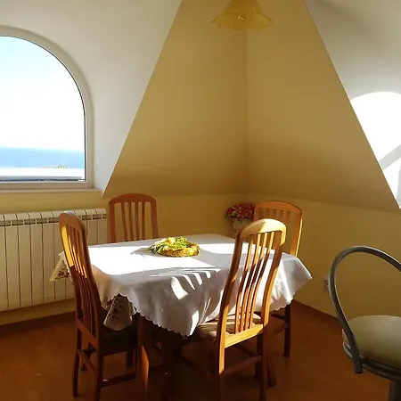 Apartment Trakata Warna